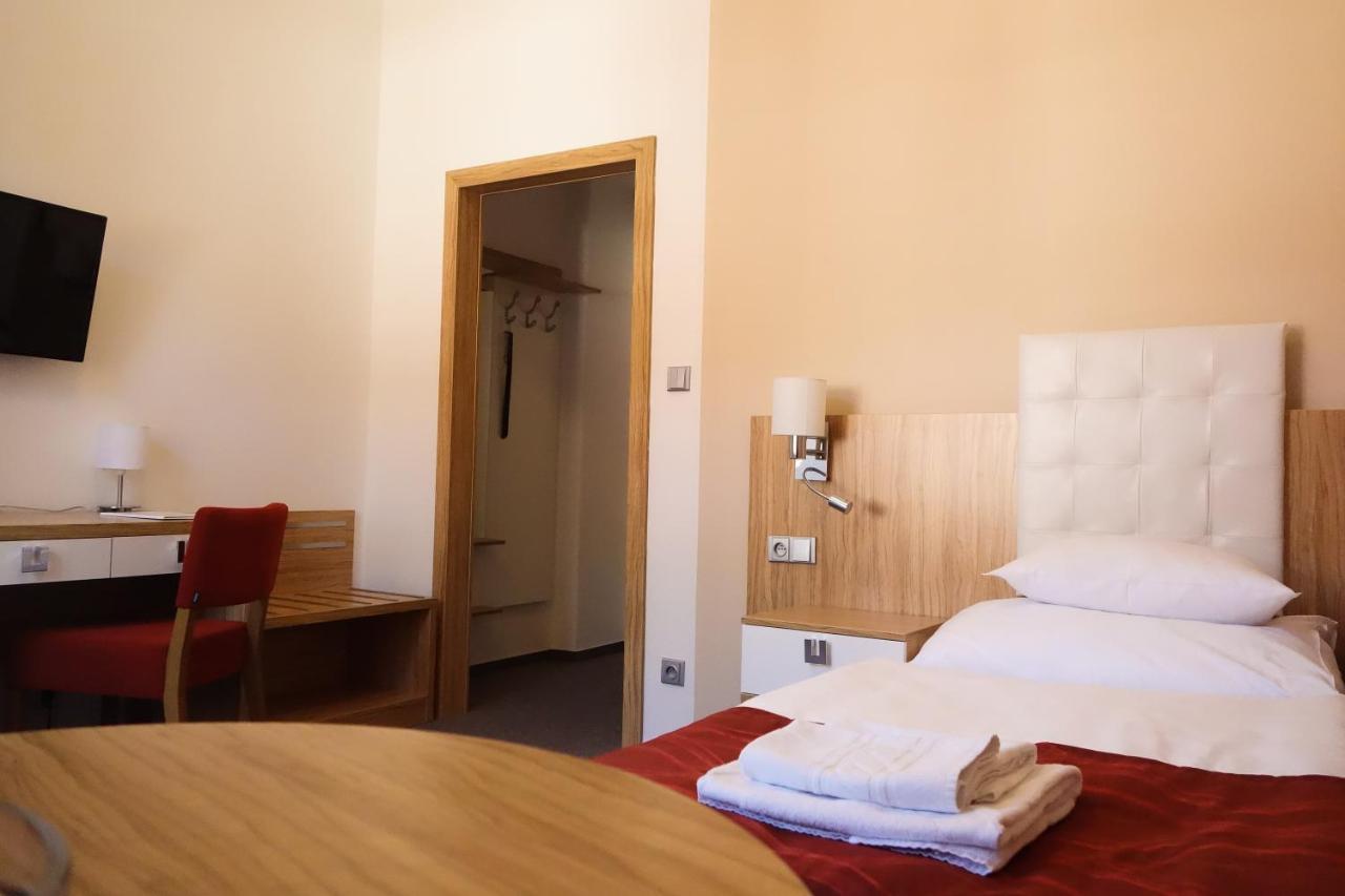 Hotel Astoria ياخيموف المظهر الخارجي الصورة